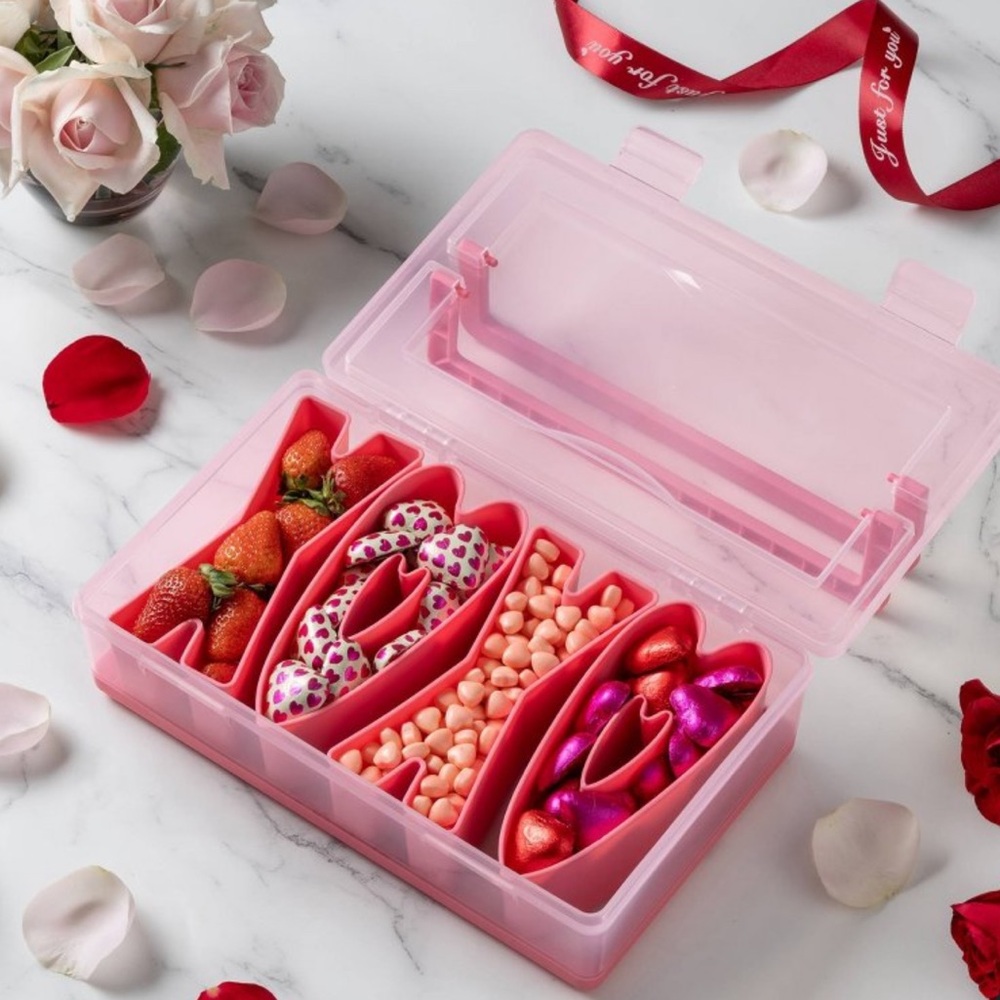 Cook With Color XOXO Sentiment‎ Snack Box
Food Storage Container NEW galentines